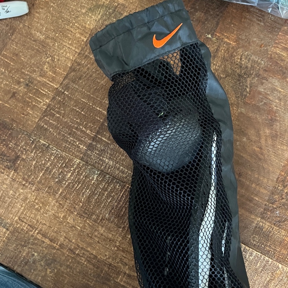 Nike t90 shien guards - Picture 5 of 5